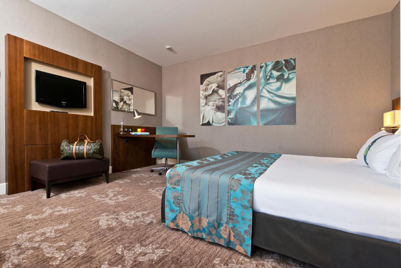 Standard King Room Disability Access