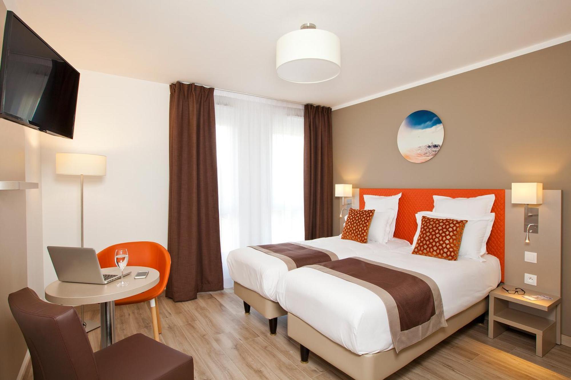 Studio Double Bed or Twin Beds