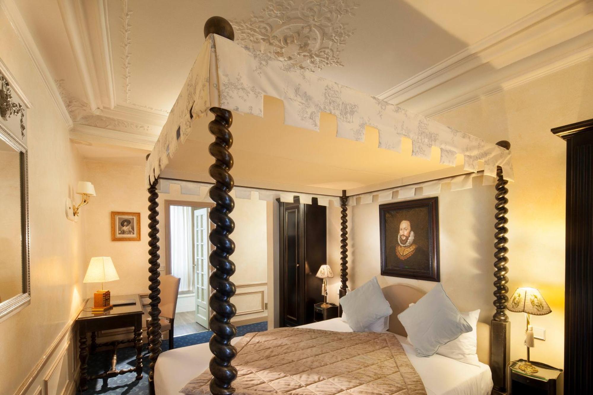 Room Elegance Double or Twin