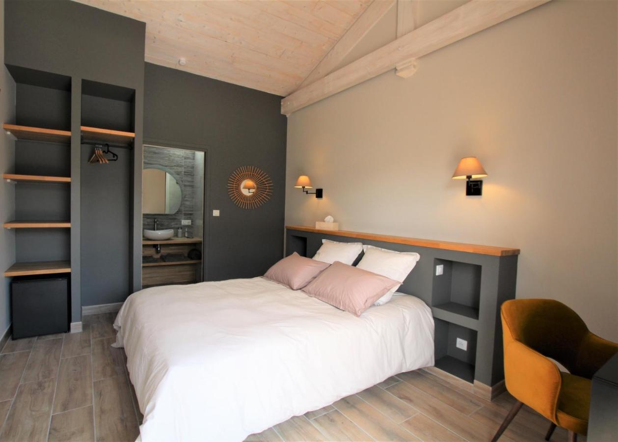 Chambre Lit King-Size - Vue sur Piscine