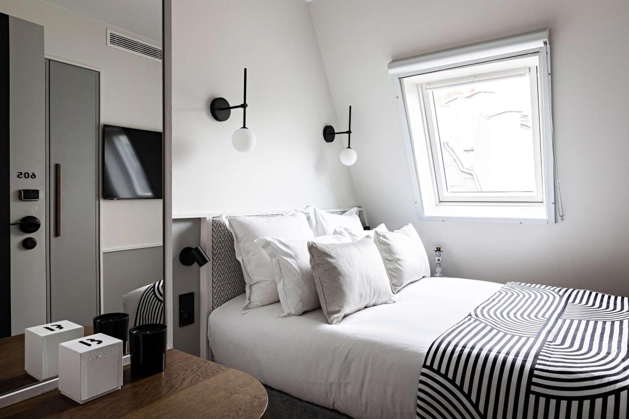 Classic Single Room Shower Only Upper Floor or Non-Smoking