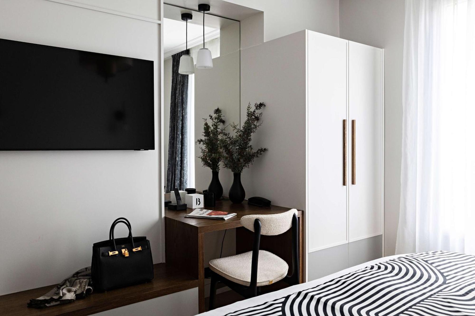 Executive King Room Bathtub