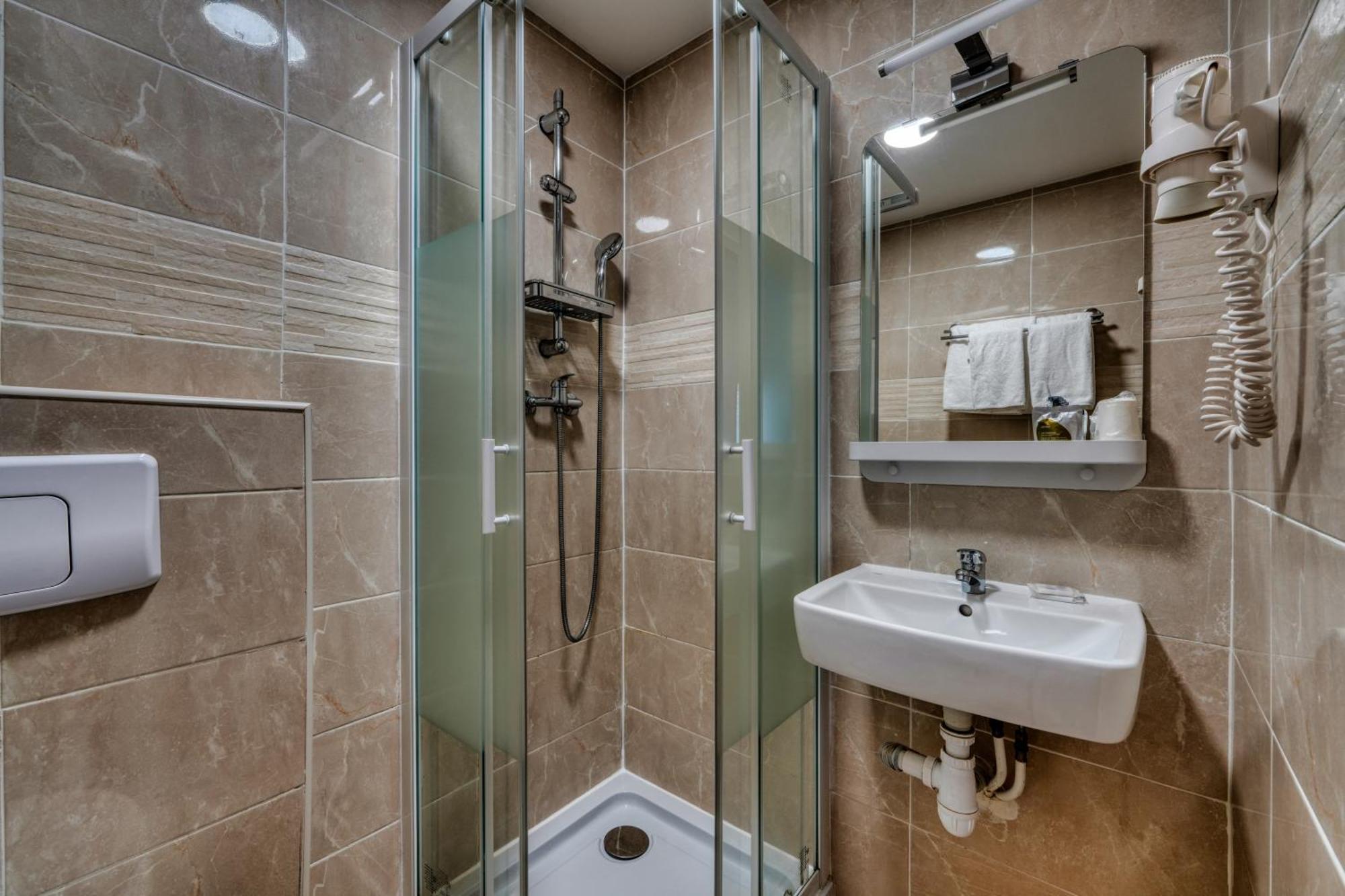 Single Room Shower