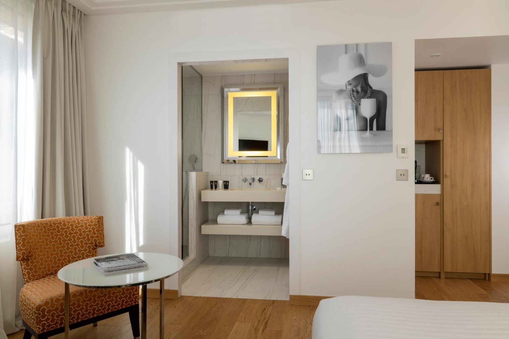 Executive Queen Room