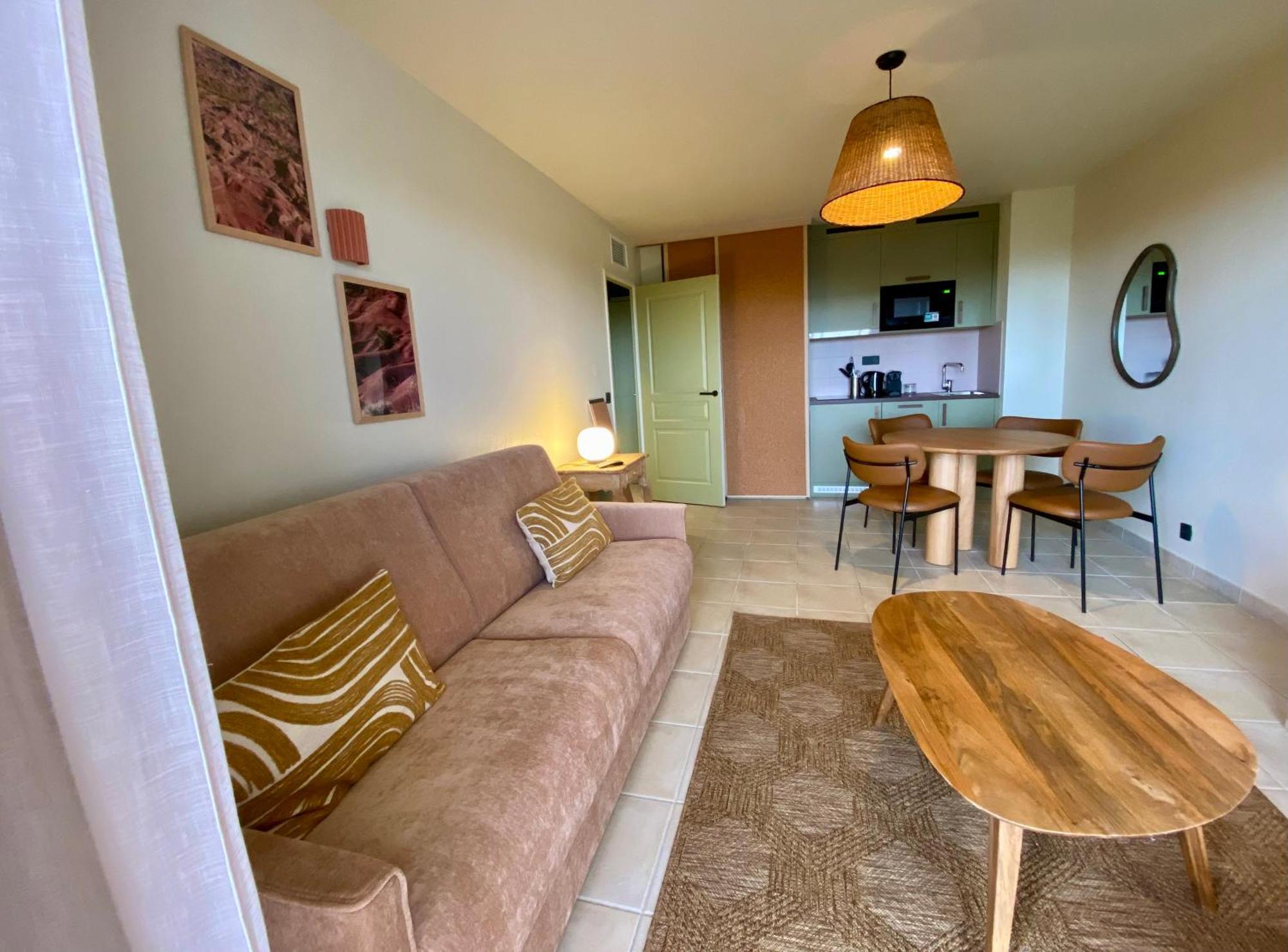 Two-Bedroom Apartment Golf side