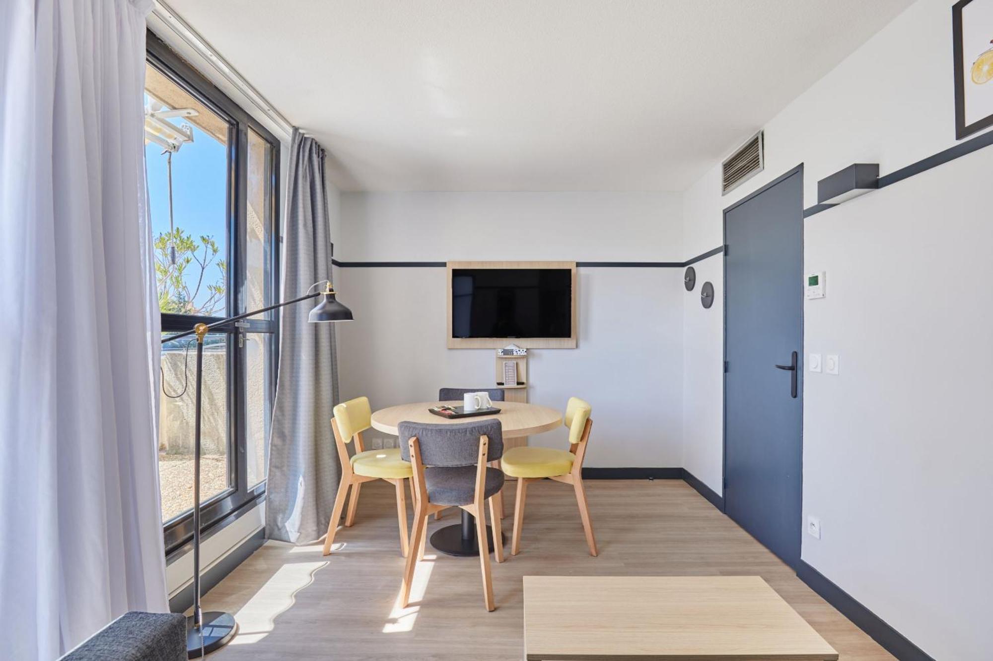One-Bedroom Apartment Terrace