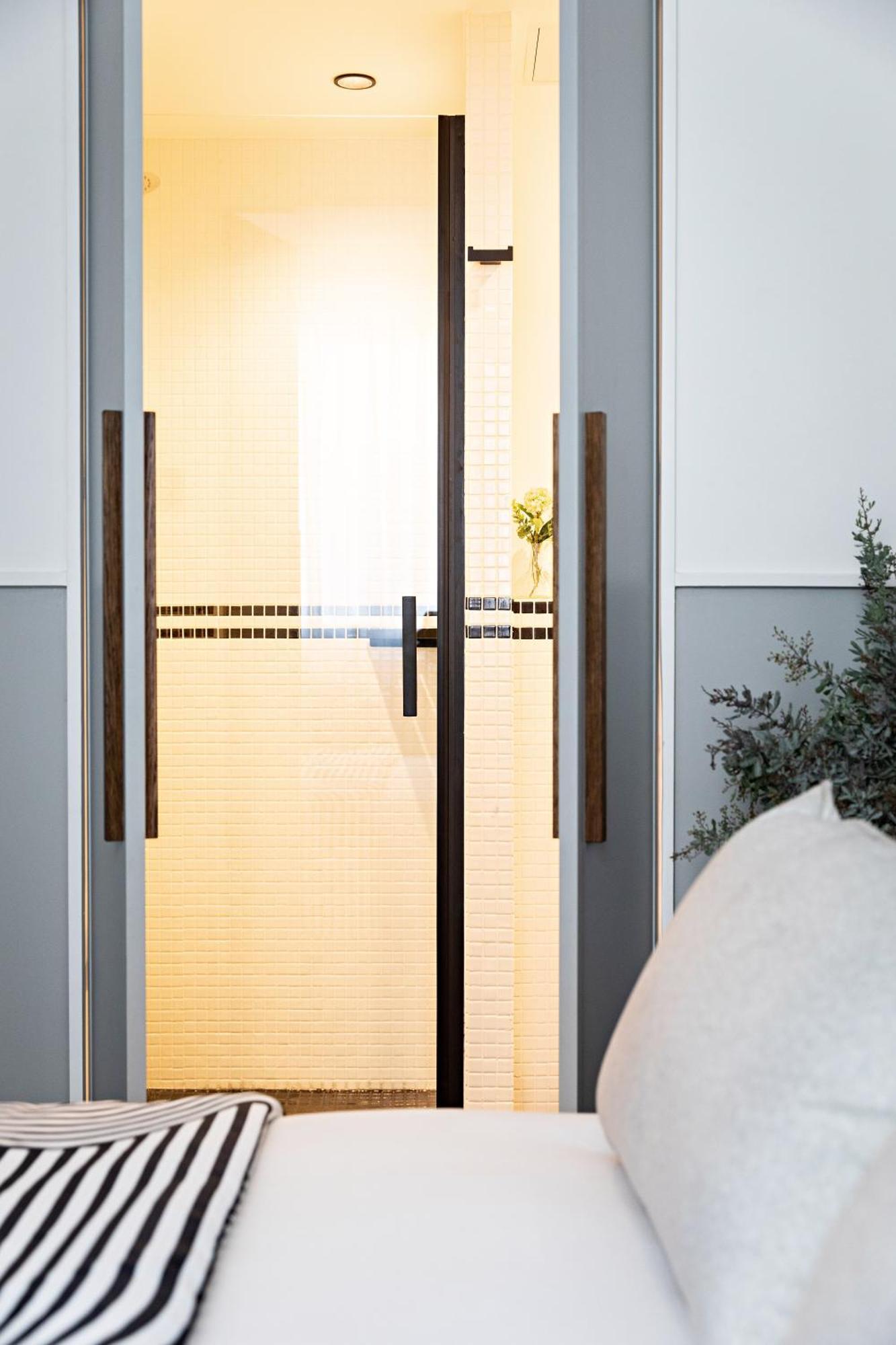 Classic Single Room Shower Only Upper Floor or Non-Smoking
