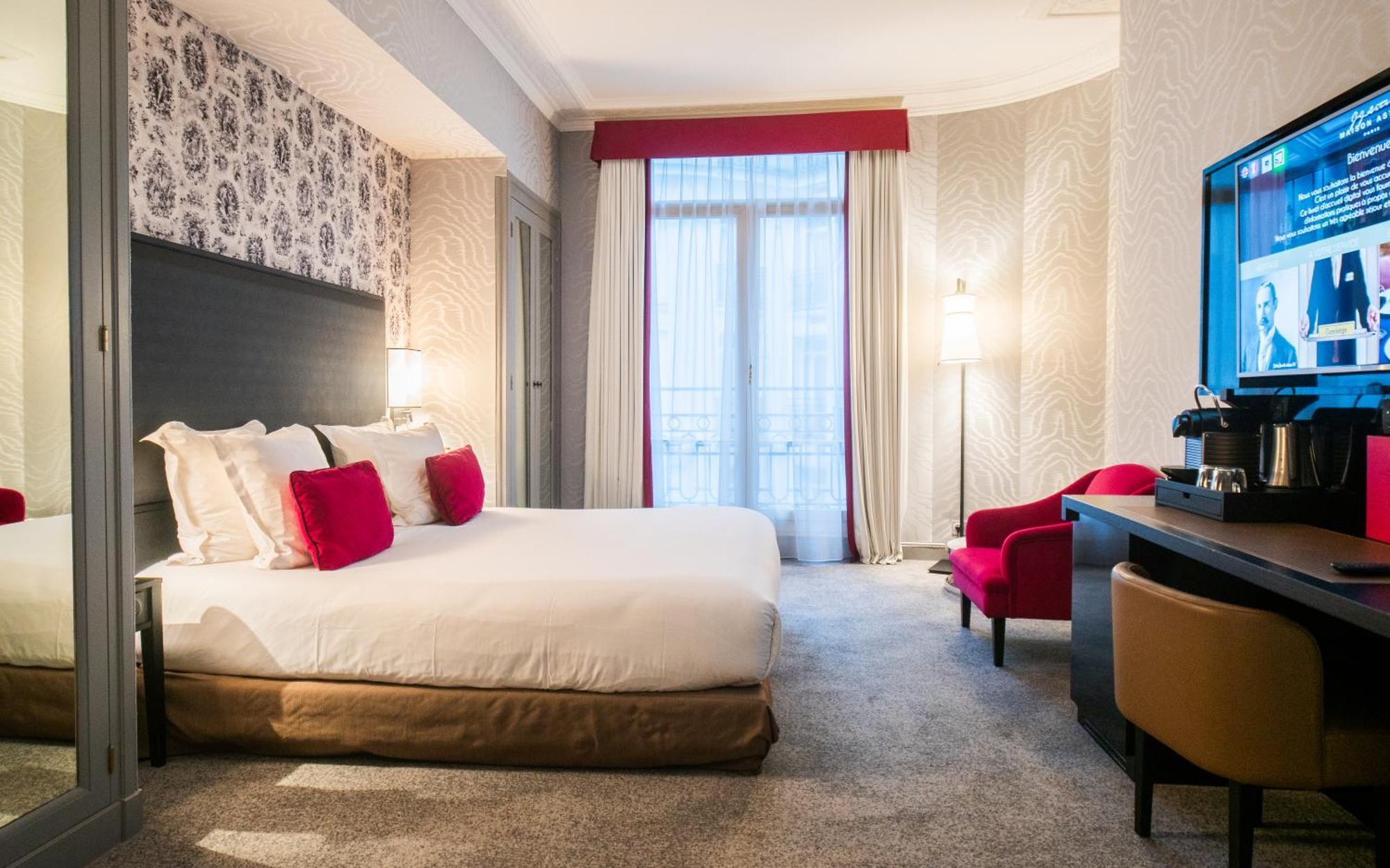 Deluxe King Room Accessible