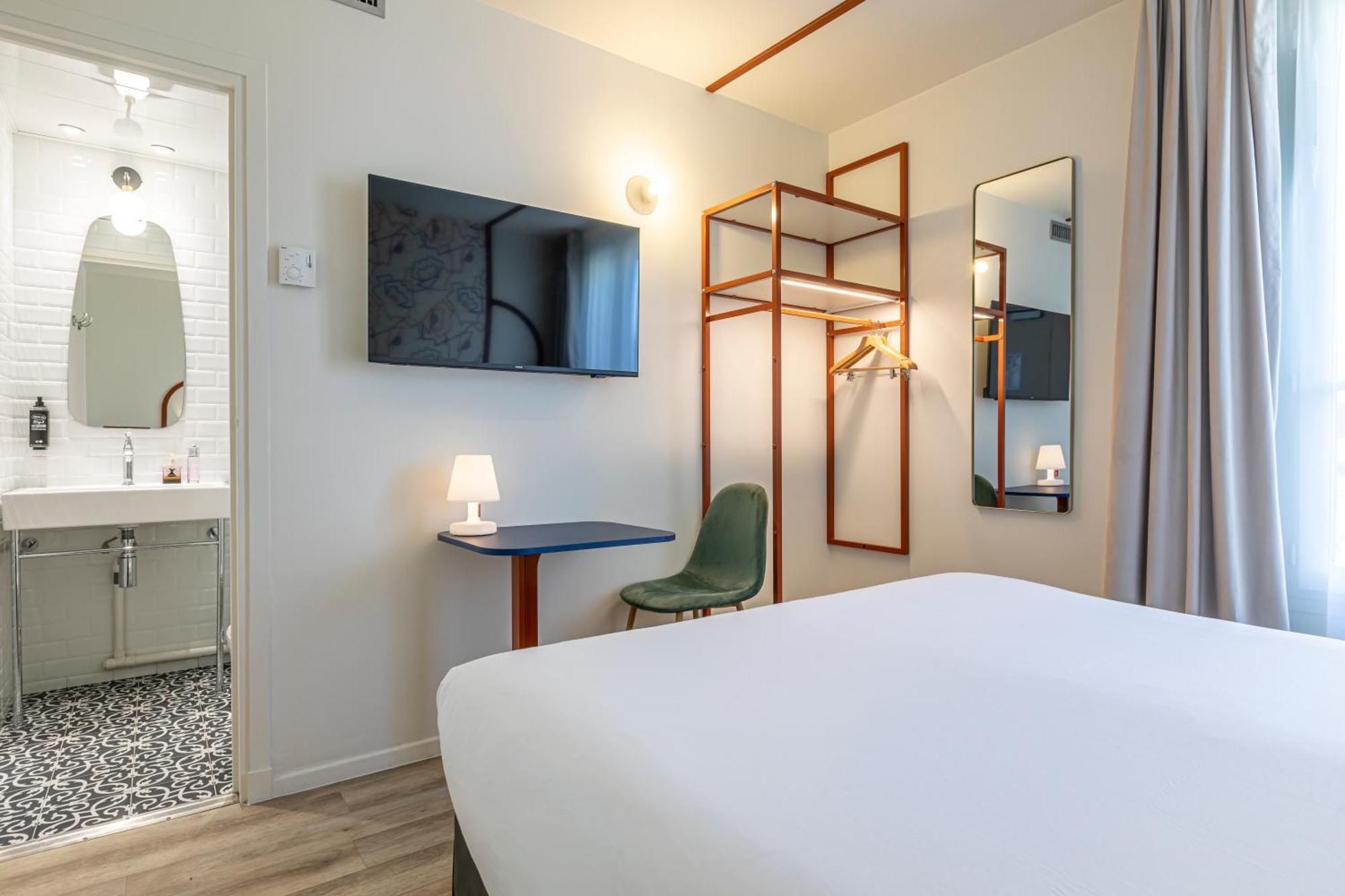 Standard Queen Room