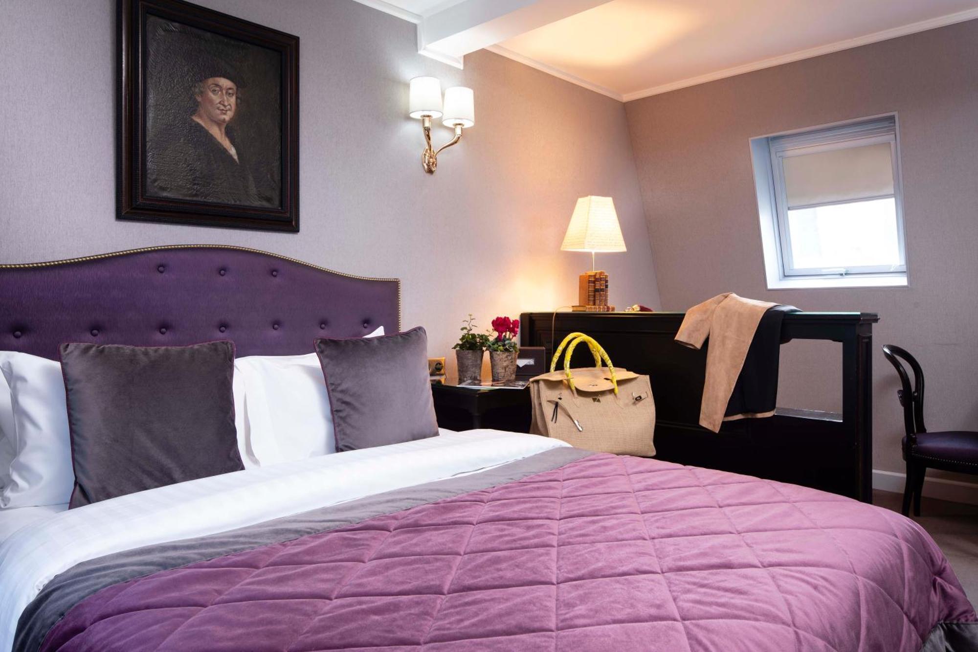 Room Elegance Double or Twin