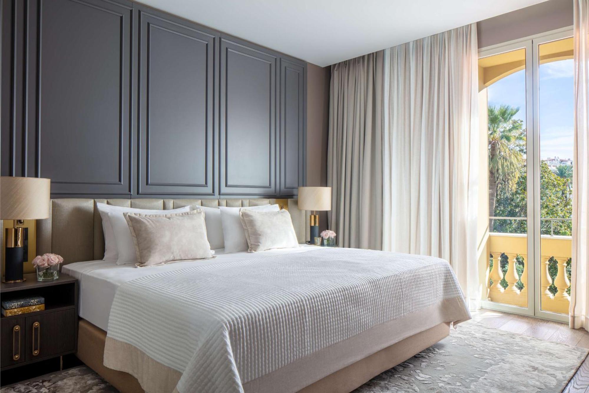 Grand Premium Garden View Room Balcony