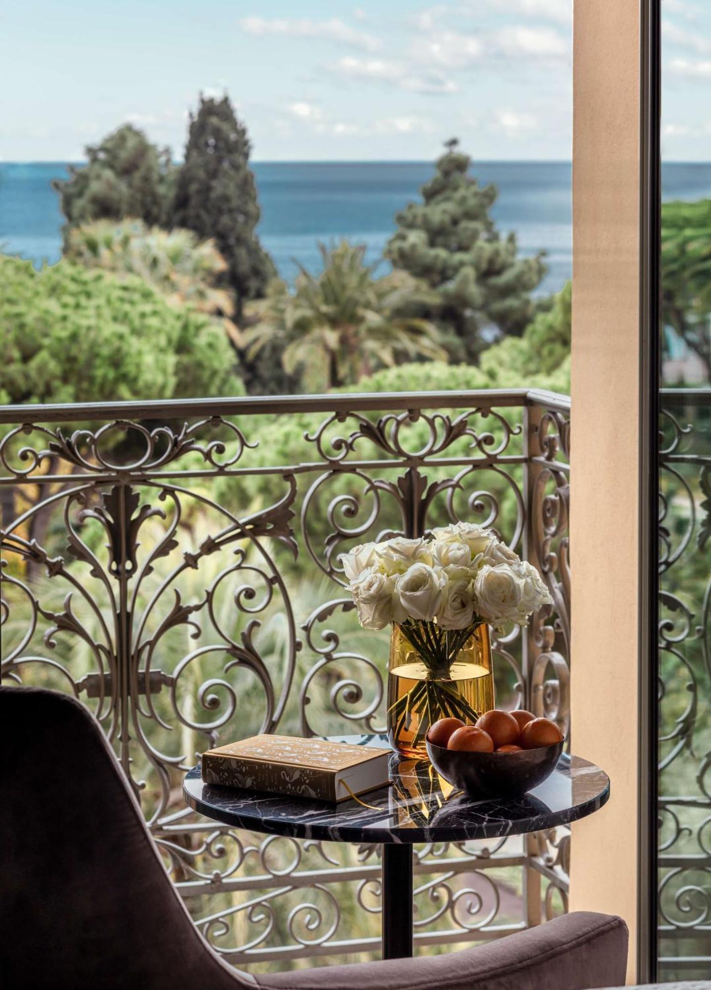 Grand Premium Garden View Room Balcony