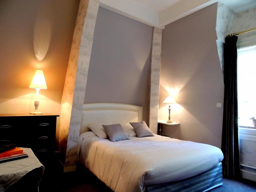 Standard Double Room Shower