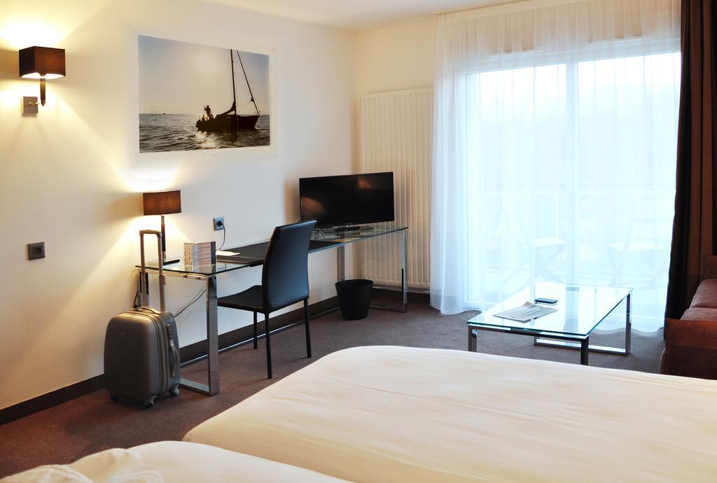 Studio 2 Twin Beds