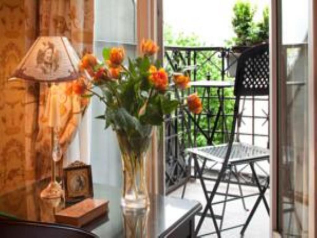 Room Elegance Double or Twin