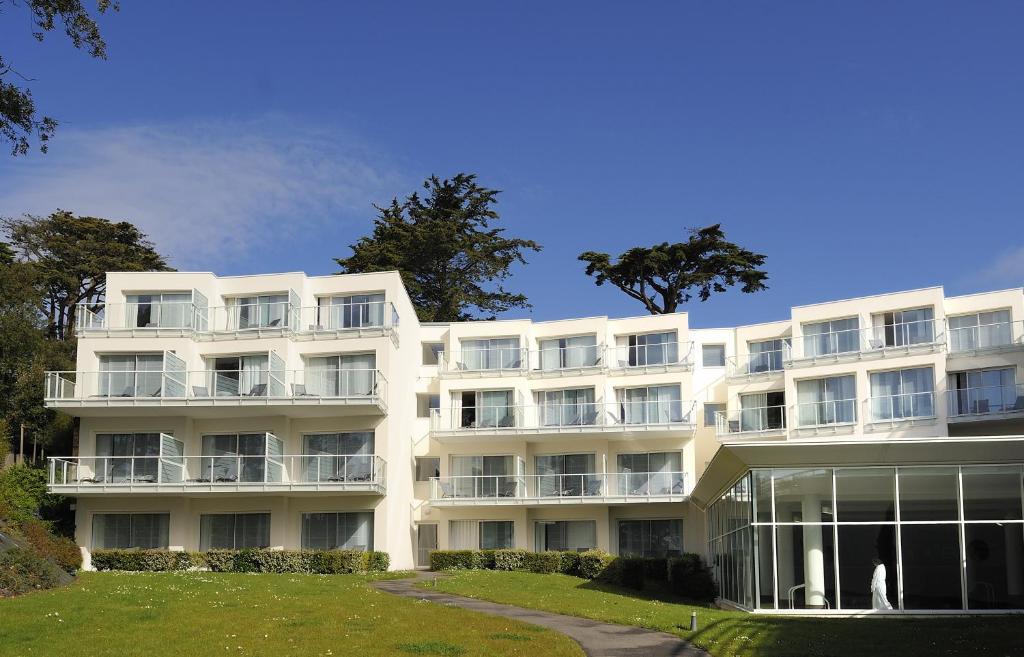 Double or Twin Room Garden View