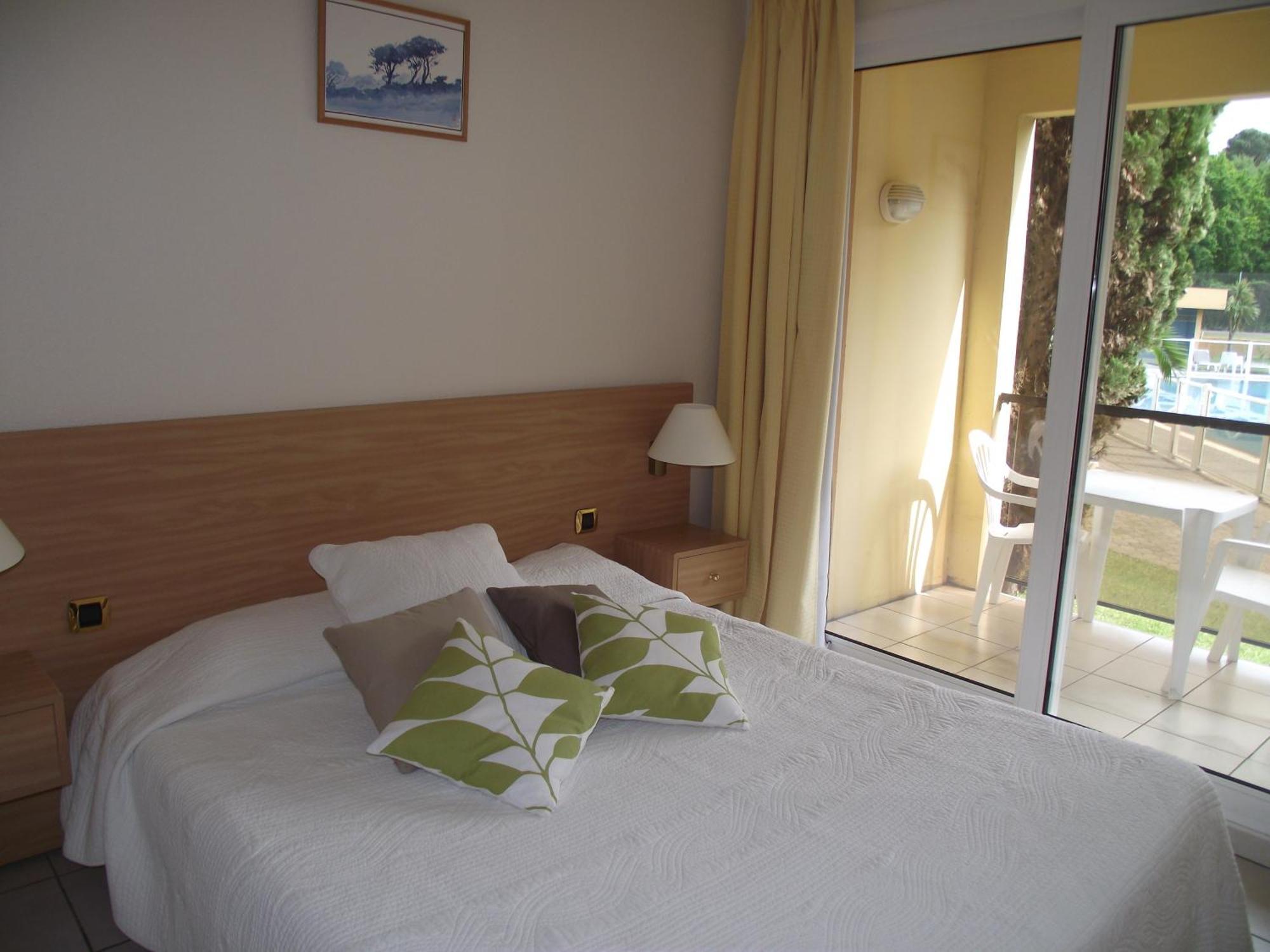 One-Bedroom Apartment without Kitchen