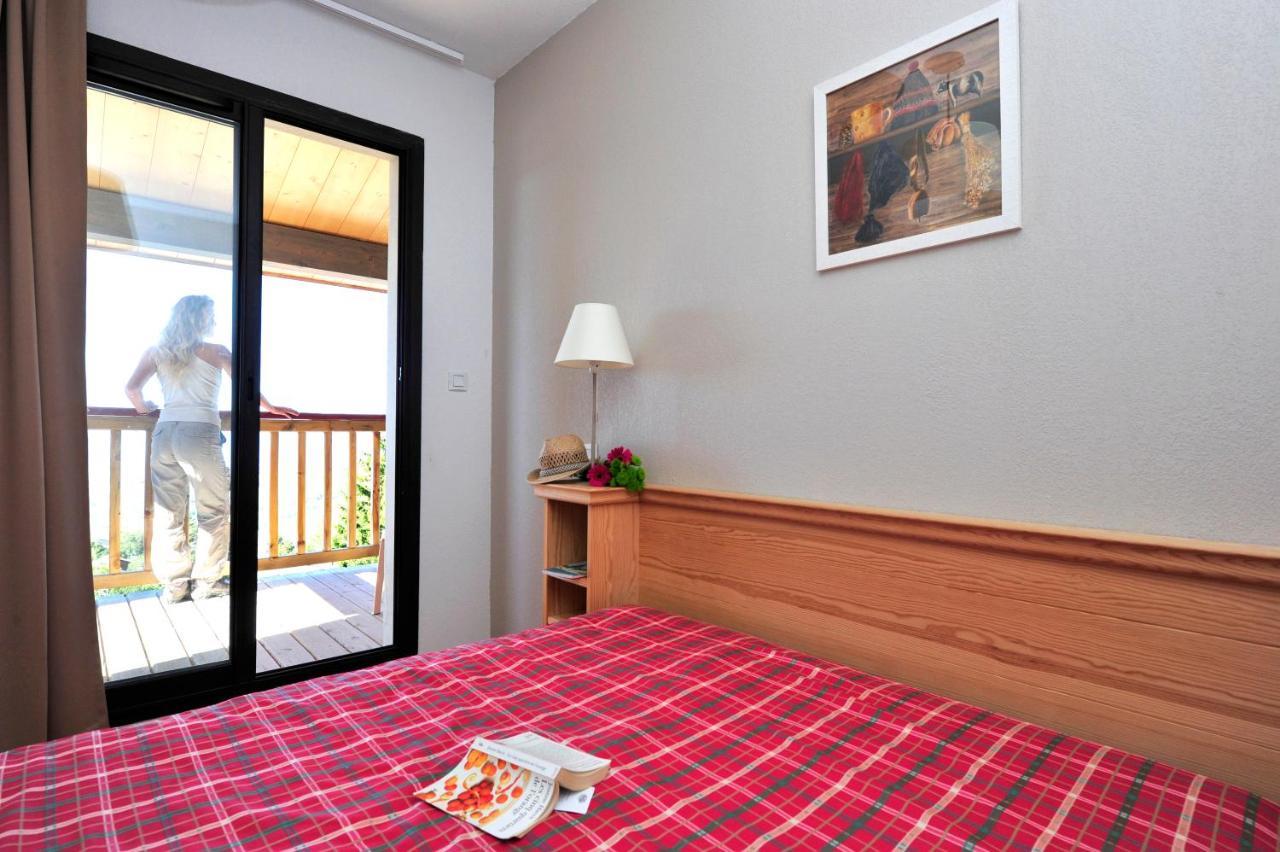 One-Bedroom Apartment Alcove