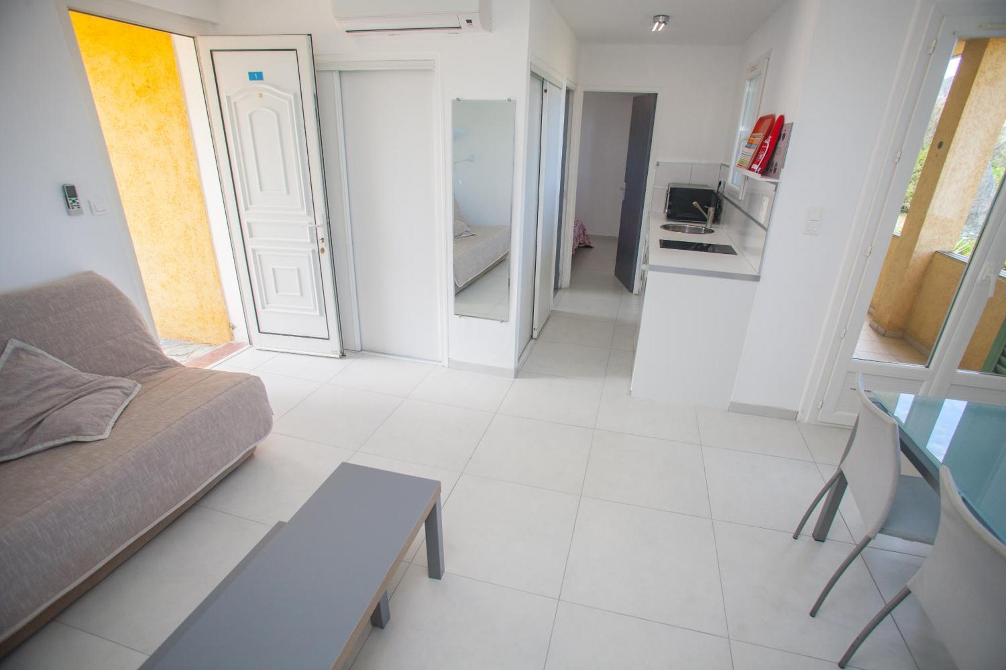 One-Bedroom Apartment Air Conditioning