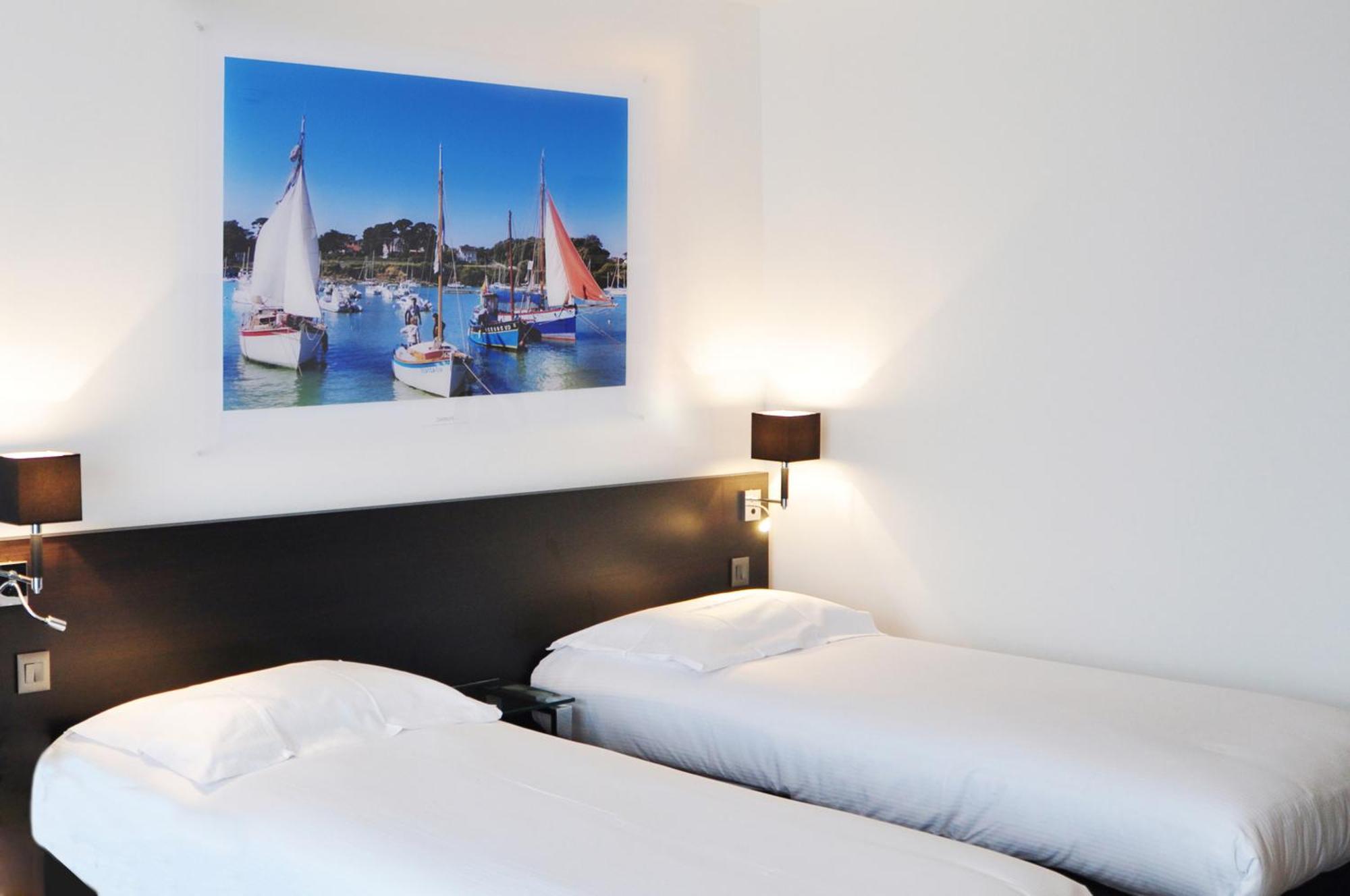 Studio 2 Twin Beds