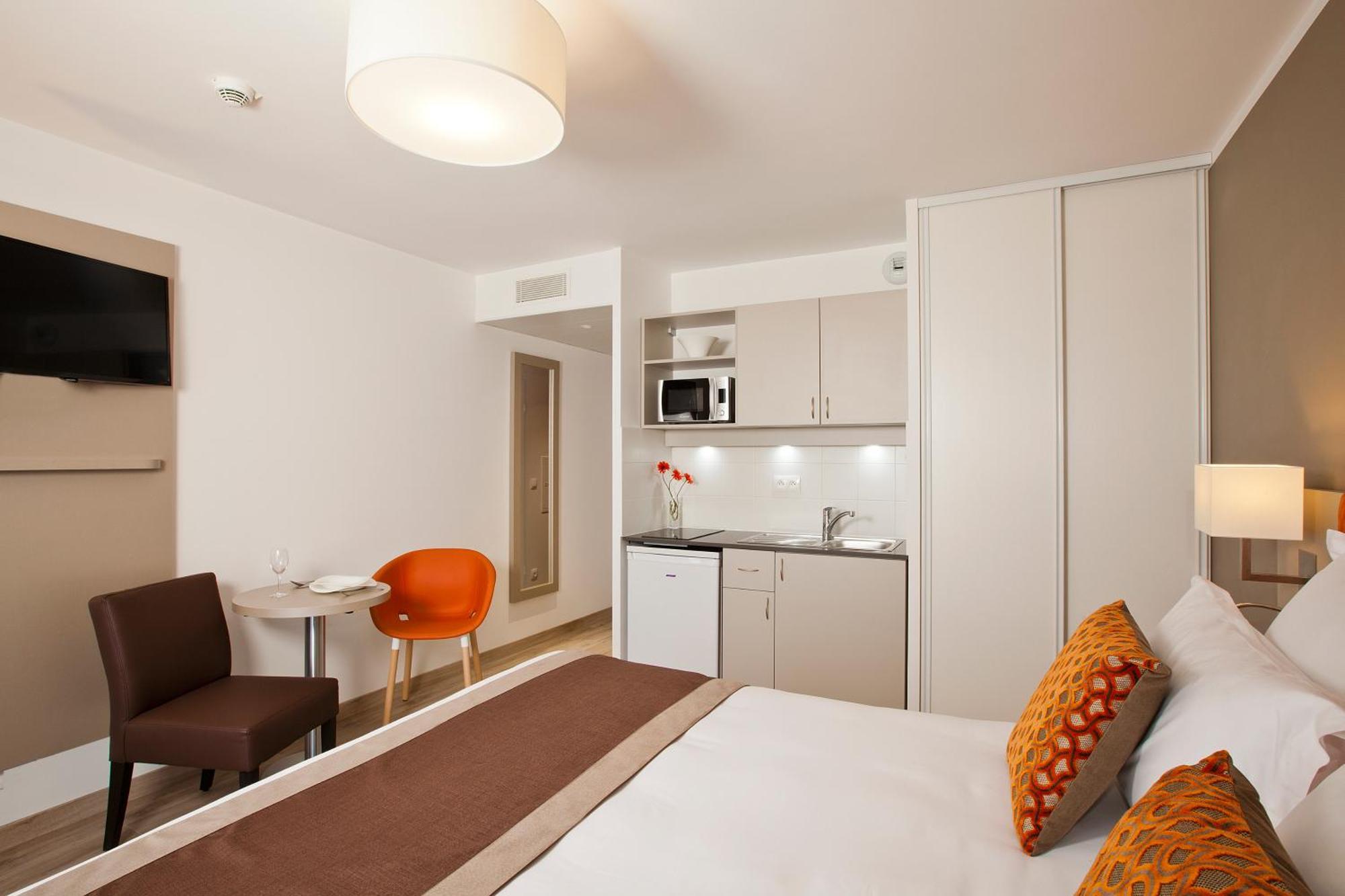 Studio Double Bed or Twin Beds
