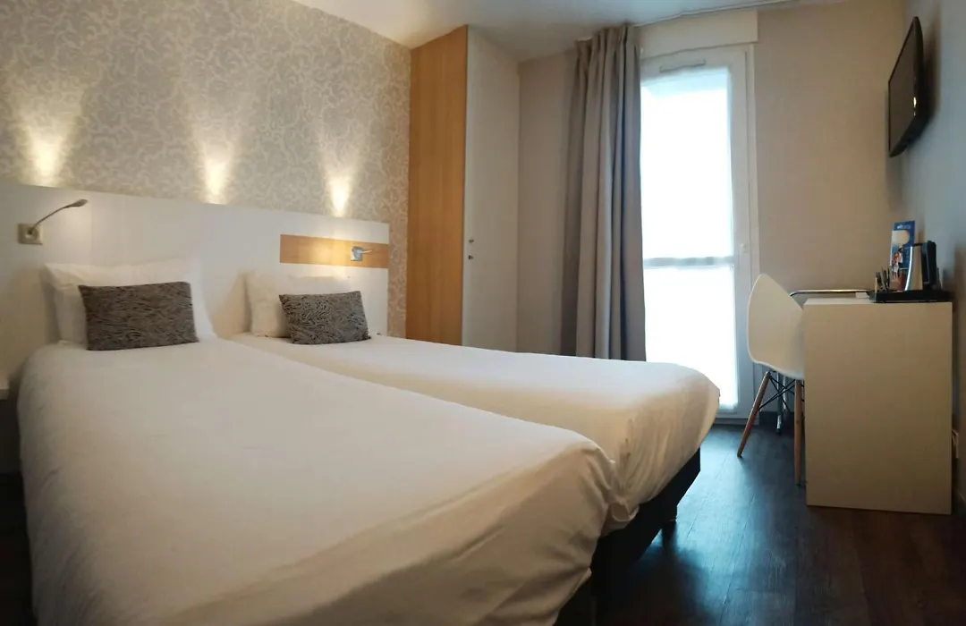 Brit Hotel Les Alizes-1