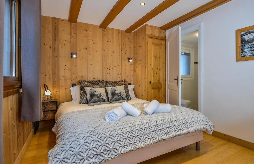 Yeti Lodge Rooms-1