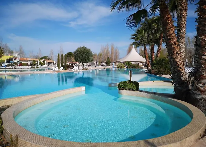 Meublé de tourisme 6/8 pers bord de mer sur camping 4* Vias