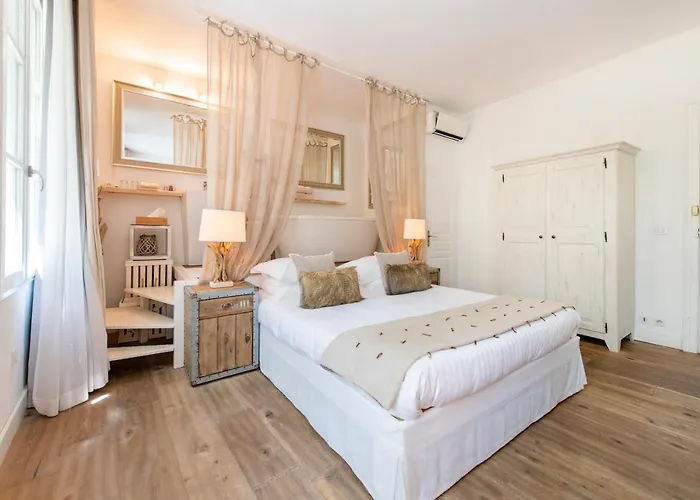 Maison De Mon Pere Aigues-Mortes