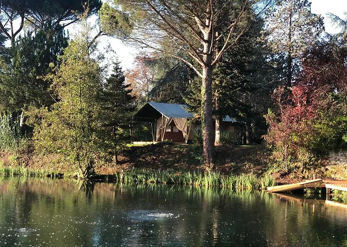 Hotel Domaine le lac bleu à Coutras
