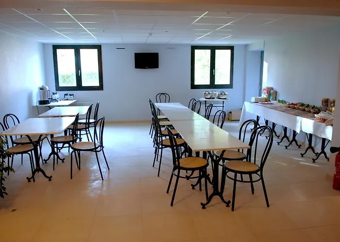 Savigny-le-Temple Hotels