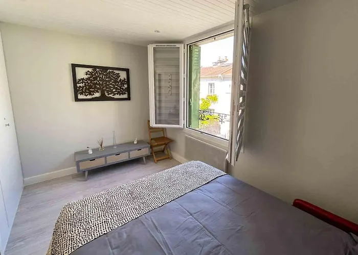 Charming Townhouse With Garden In The City Of Love Paris