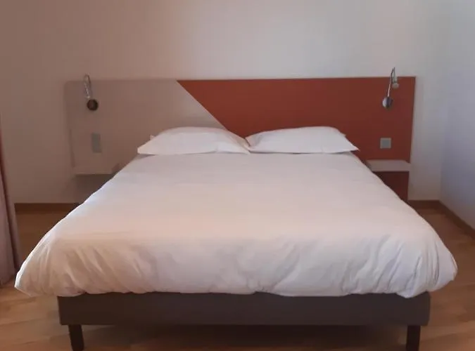 Logis Hotel du Parc-Restaurant - Le Rouget de Lisle Lons-le-Saunier