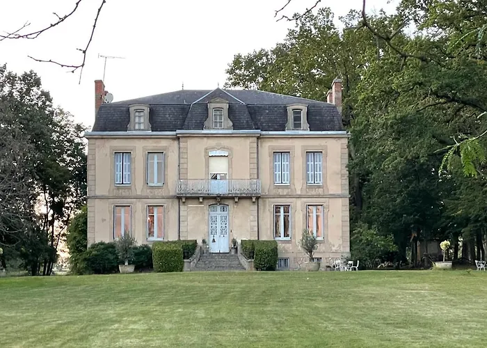 Hôtels à Bourbon-lʼArchambault
