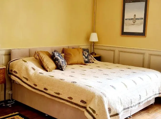 Bed and Breakfast Maison Zola à Saint-Amand-Mont-Rond