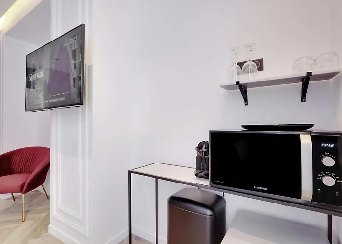 Couples Getaway Unit With Jacuzzi - City Center París