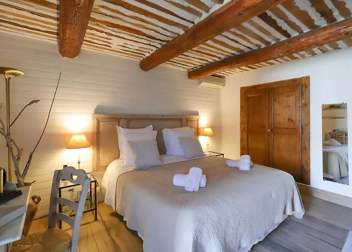 Hotel La Ferme De La Huppe à Gordes