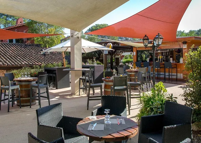 Hotel Les Pins Blancs en Provence à Le Muy