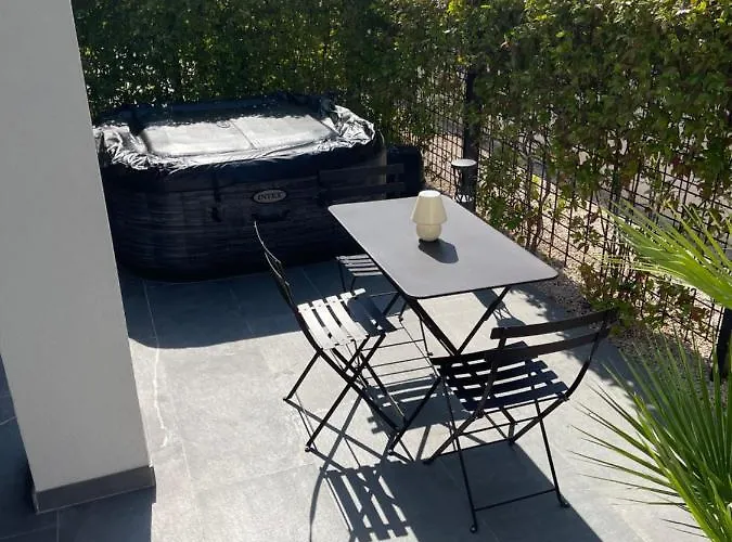Hôtel Maison De Caractere Avec Jacuzzi à Fréjus