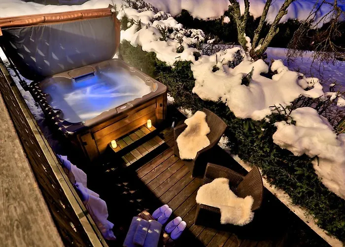 Chalet Cristalliers - 5 Bedroom Luxury Chalet In Central Chamonix With Log Fire And Hot Tub