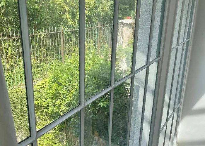 Artist House ; Private Courtyard, Paris Center Villa