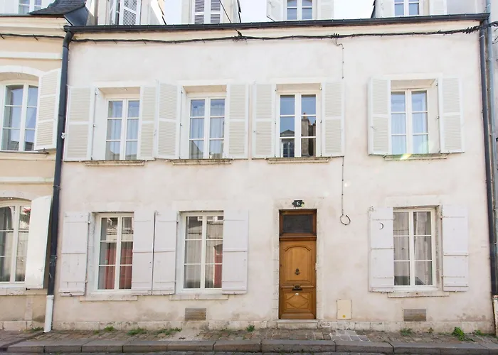 Room In Guest Room - This 10Th Century Home Sits In An Extraordinary Setting In The Center Of Orléans