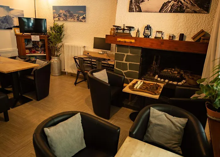 Hotel La Chaumière Garage Moto gratuit À 150 m de la gare SNCF et TMB Saint-Gervais-les-Bains
