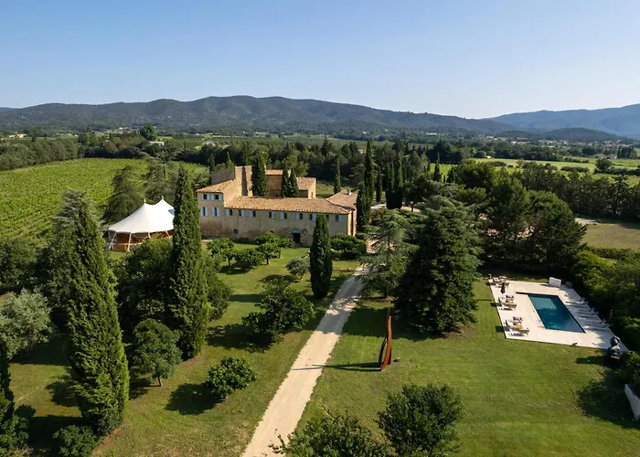 Château Saint-Pierre de Mejans Puyvert