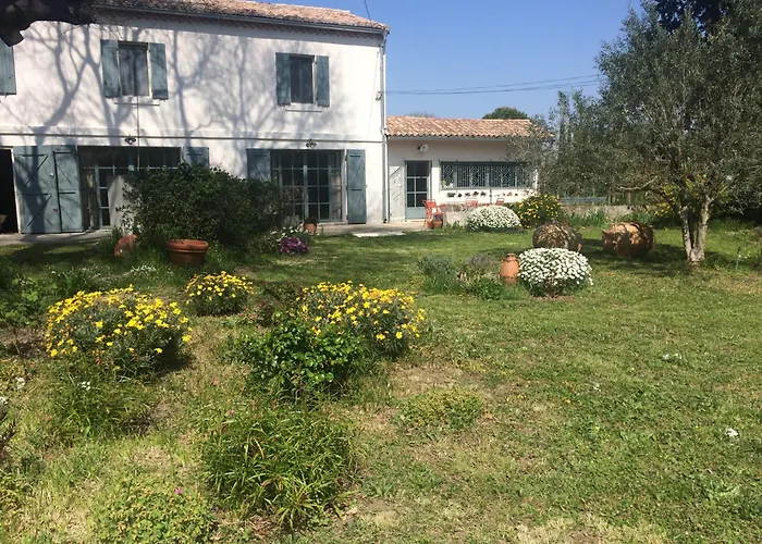Bed and Breakfast Chambre D'Hote Dans Une Belle Propriete à Arles