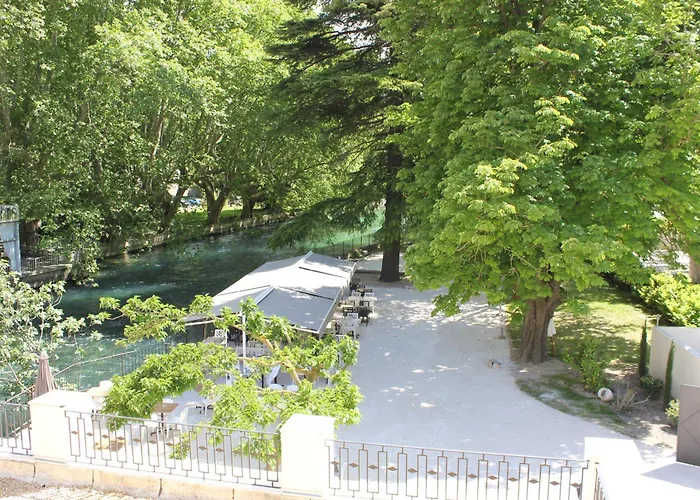 Hotel Restaurant du Parc en Bord de Rivière Fontaine-de-Vaucluse