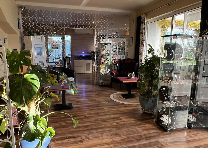 Le Crist'Al, hôtel et restaurant, partiellement climatisé, en front de mer et centre ville Saint-Georges-de-Didonne