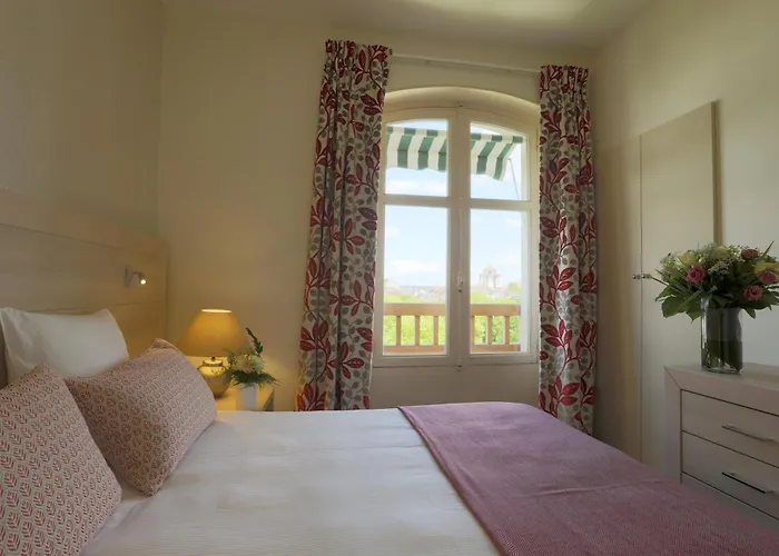 Hotel Logis Les Loges Du Parc à La Roche-Posay