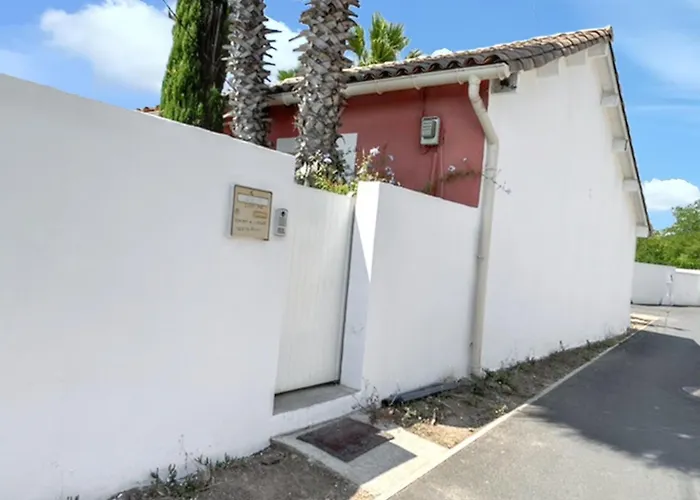 Villa charmante à Agde avec piscine privée et jardin