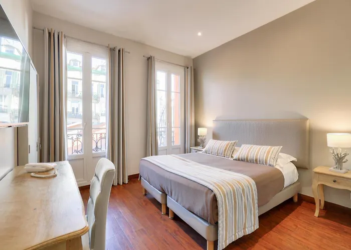 Hotel Lepante Nice aceita animais de estimação